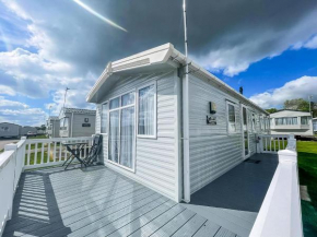 Gorgeous Caravan With Decking And Wi-Fi At Carlton Meres In Suffolk Ref 60059Fw